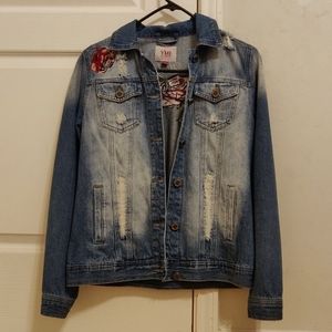 ⭐NWOT Junior's Embroidered Flower Denim Jacket